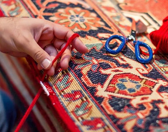 خدمات تخصصی و حرفه ای رفوی فرش در قالیشویی شاهین ویلا